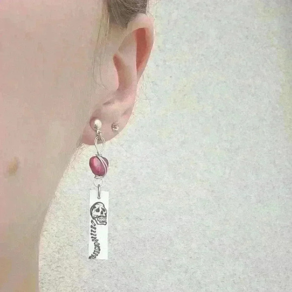 Romantic goth vampire red heart & skull silver wire earrings ✦ long dangly earri - Picture 8 of 8